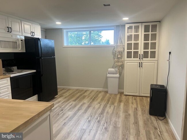 Building Photo - 6122 ROLLING VIEW Dr