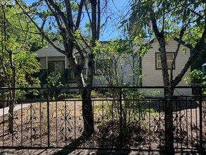 Building Photo - Home with Charm!