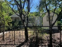 Building Photo - Home with Charm!