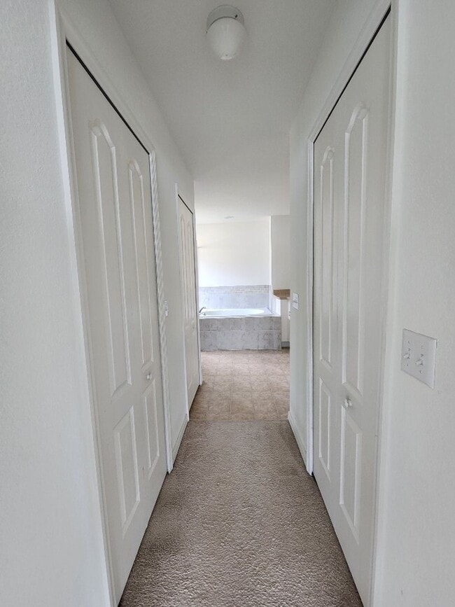 Building Photo - Gorgeous 4-Bedroom Lakefront!!