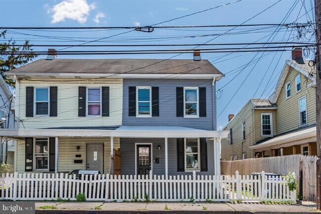 Building Photo - 220 Lincoln St