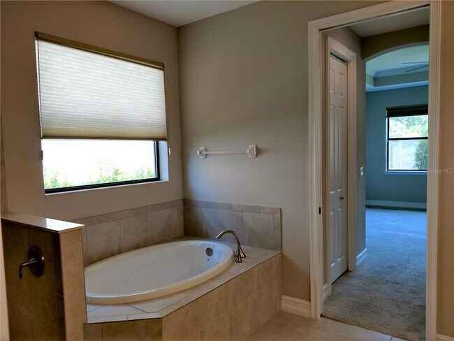 Building Photo - 654 Resolute Ln