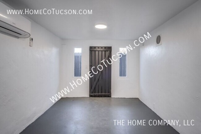 Building Photo - 940 E Florita St