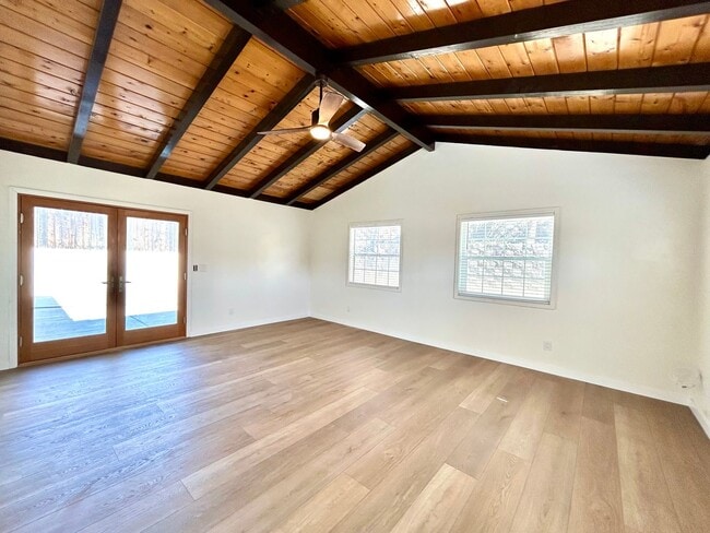 Building Photo - Beautifully remodeled 3 Bed, 2 Bath in the highly desirable neighborhood of Clairemont!!