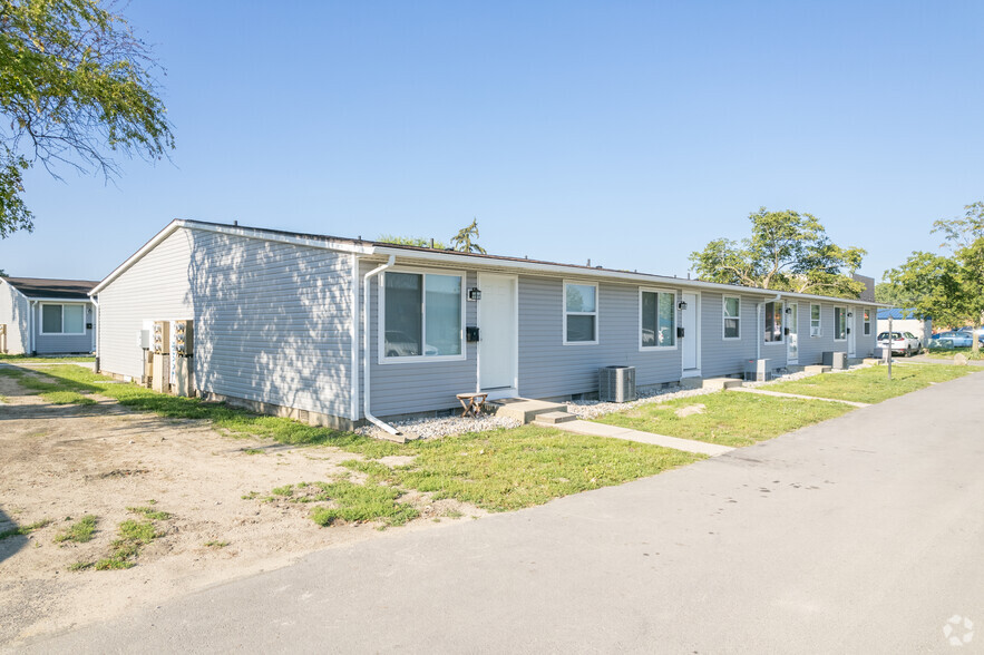 Primary Photo - Lamplight Court Apartments