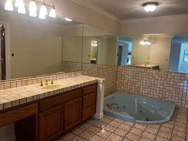 Building Photo - MORGAN HILL Expansive 6 bedroom, 4.5 bathroom home