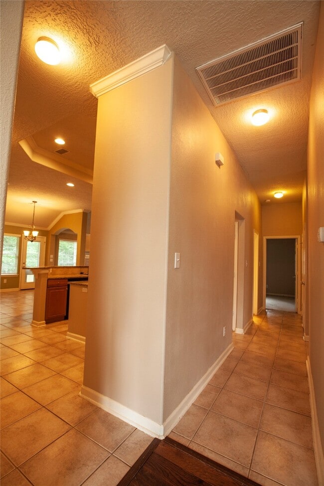Building Photo - 13847 Ventura Rd