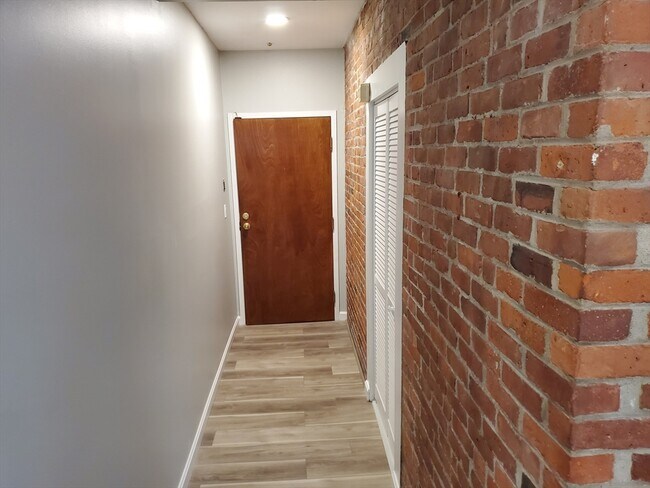 Building Photo - 33 Brainerd Rd