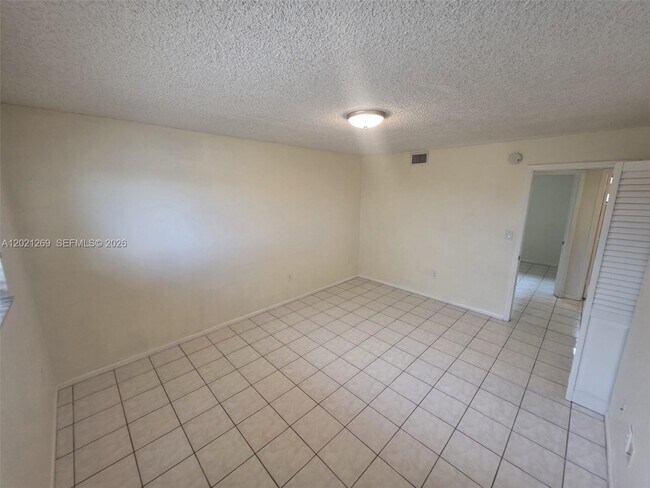 Building Photo - 5560 W 21st Ct