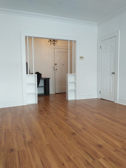 Building Photo - 276 Oriental Pl