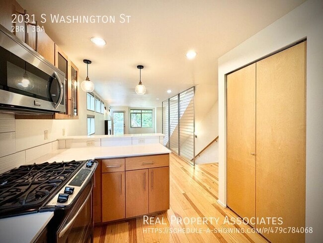 Building Photo - 2031 S Washington St
