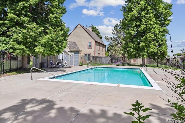 Building Photo - 1732 S Blackhawk Way