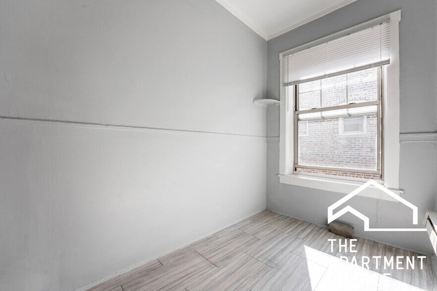 Building Photo - 3271 W Wrightwood Ave