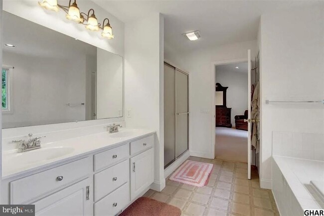 Building Photo - 490 Adam Ln