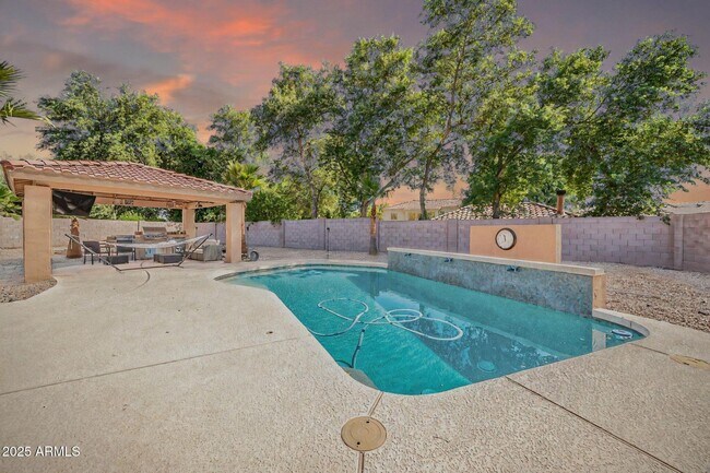 Building Photo - 7149 W Avenida Del Sol
