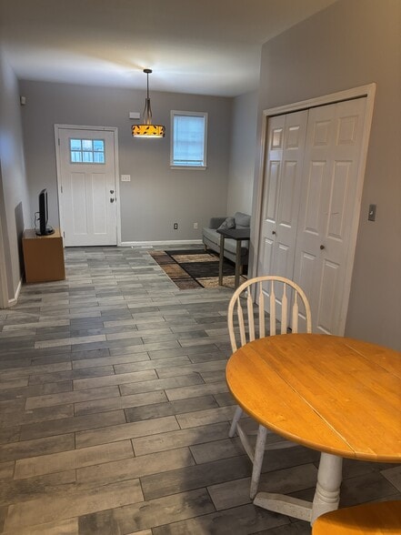 Building Photo - 559 Woodlawn Ave NW