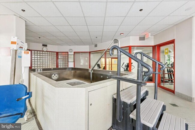 Building Photo - 2151 Jamieson Ave