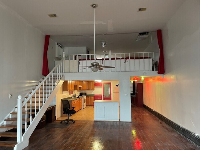 Building Photo - 2116 The Strand