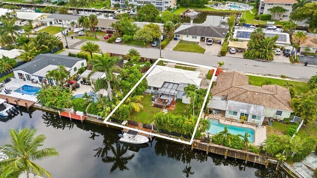 Building Photo - 908 SW 12th Ct
