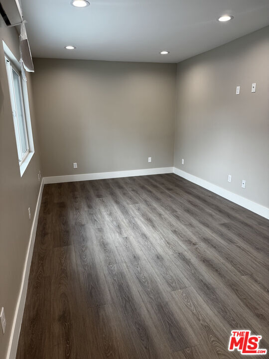 Building Photo - 731 E 33rd St