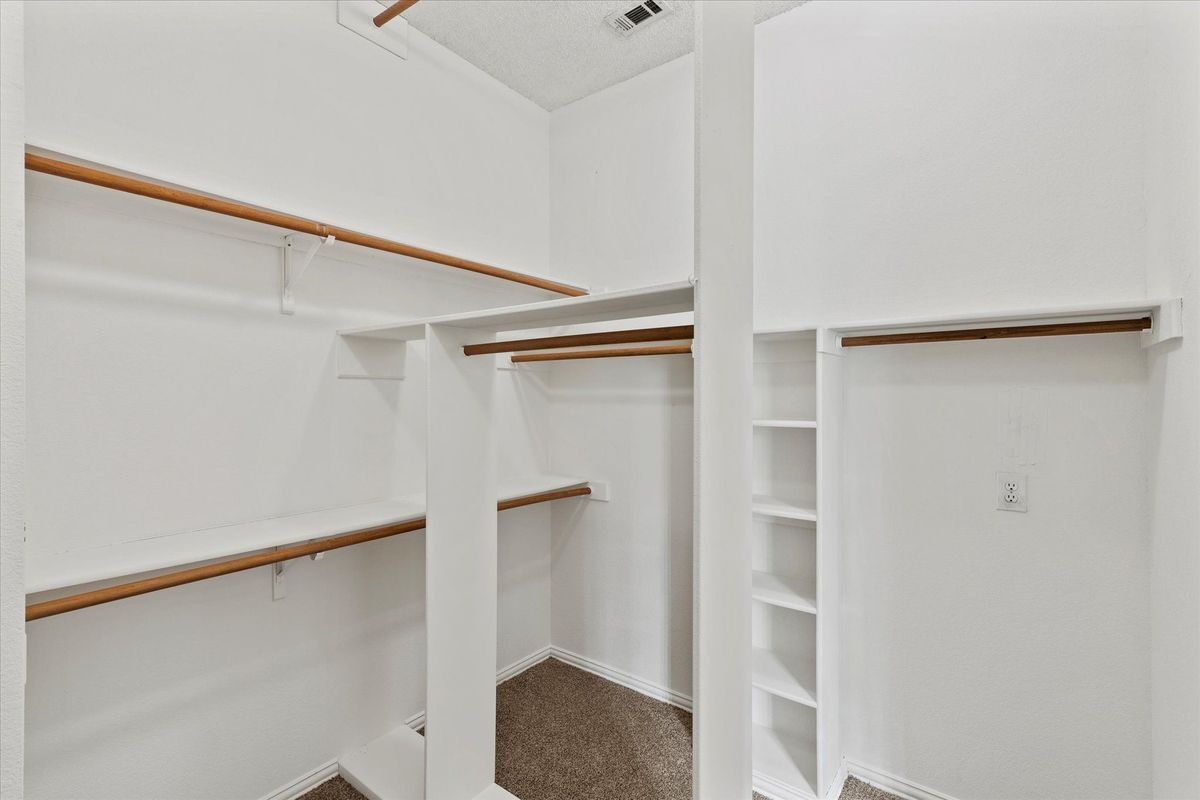 Building Photo - 892 Brentwood Dr