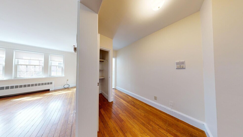 Building Photo - 532 Belmont St