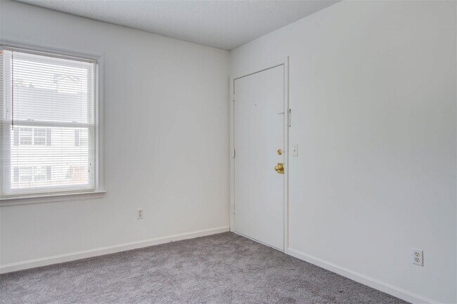 Building Photo - 2150 Spoleto Lane Apt #B6, North Charlesto...