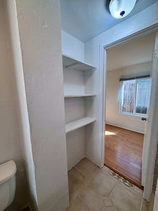 Building Photo - FOR RENT