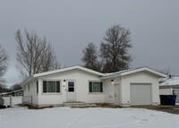 Building Photo - Lovely Single Family House