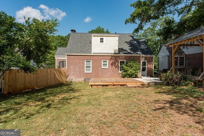 Building Photo - 208 Shadowmoor Dr