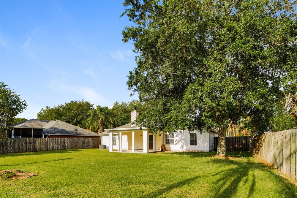 Building Photo - 272 Village Green Ave