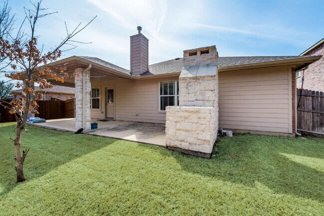 Building Photo - Gorgeous 3 Bed, 2 full bath gem located in the heart of the sought-after Chadwick Farms