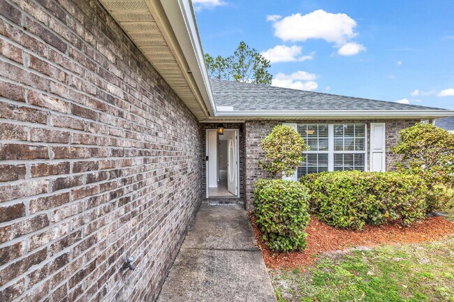 Building Photo - "Spacious 3-Bedroom Home with 2 Full Baths in the Heart of Palm Coast!"