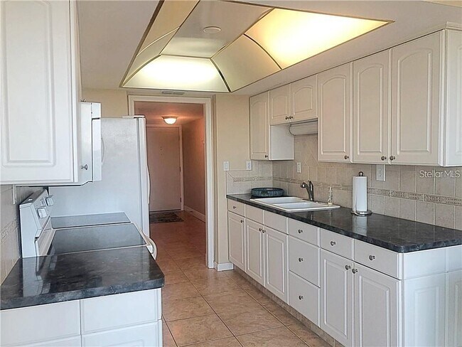 Building Photo - 400 Island Way