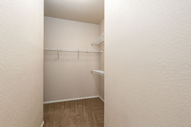 Building Photo - Ground floor one bedroom in luxury gated S...