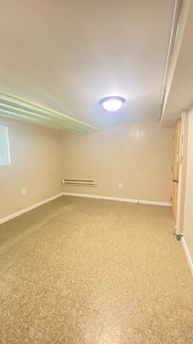 Building Photo - 4933 W Schubert Ave