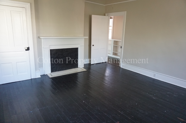 Building Photo - 2BR/1BA Stellar Apartment in Prime Locatio...