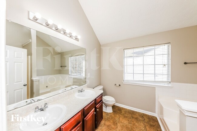 Building Photo - 419 Lake Ridge Ln