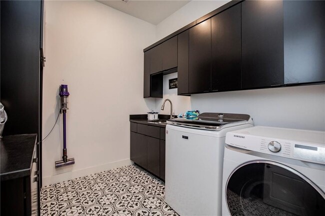 Building Photo - 4205 S Watercrest Dr