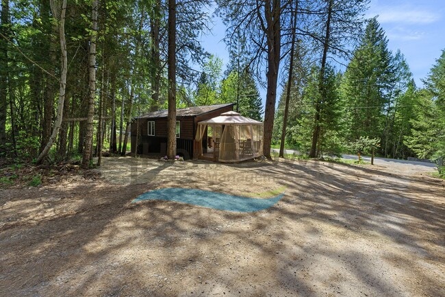Building Photo - 1 Bedroom 1 Bath Cottage Style Studio Home with Off Street Parking Available in Sagle, Idaho!