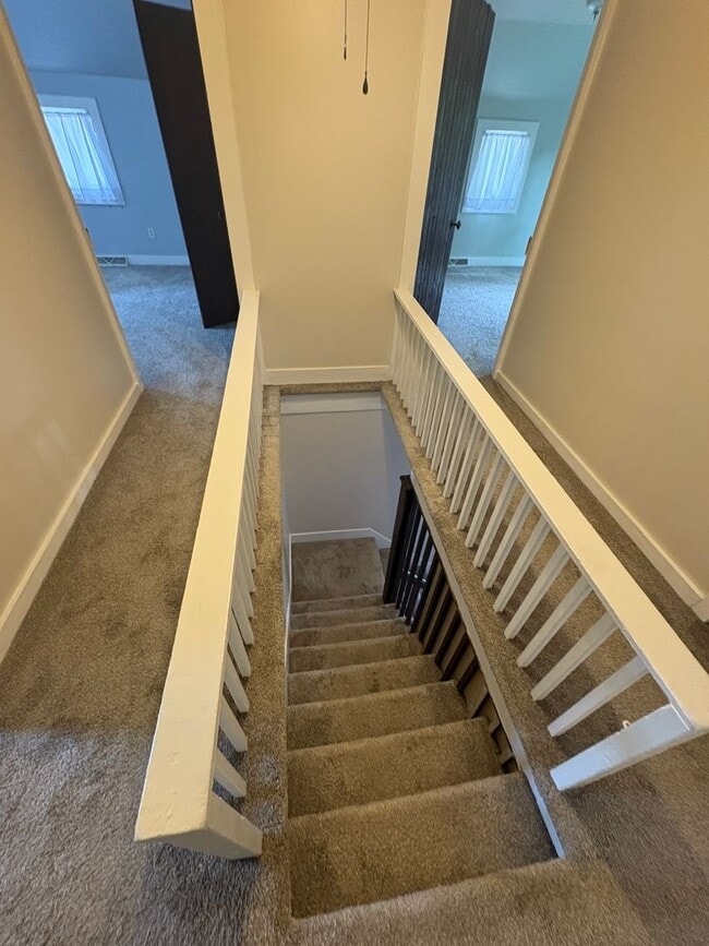 Building Photo - Lovely 4 Bedroomin a Quaint and Quiet Neig...