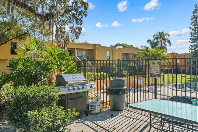 Building Photo - 784 E Michigan St