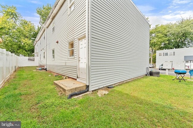 Building Photo - 415 Hamilton Ave