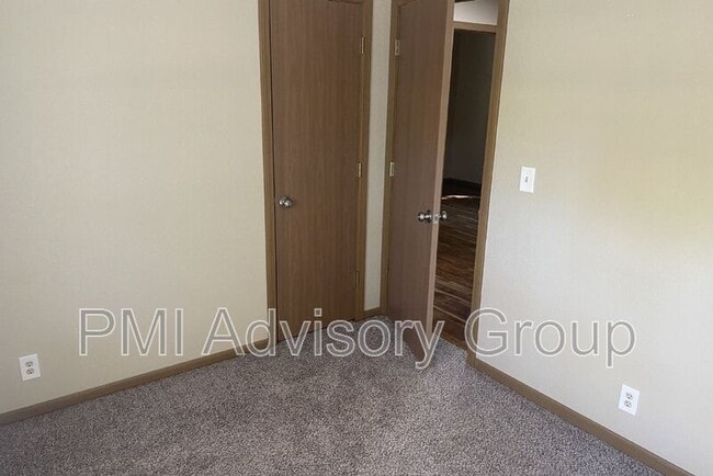 Building Photo - 2213 SE Davies St