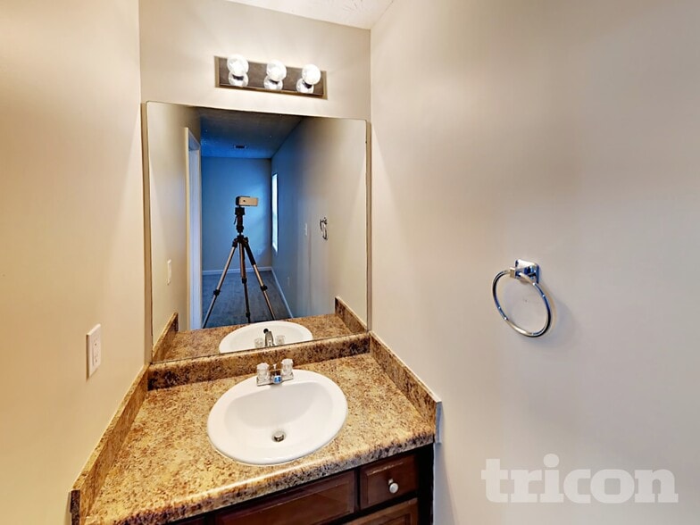 Building Photo - 1047 Wedgewood Ct NE
