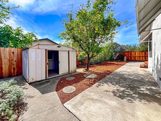 Building Photo - Updated Three Bedroom Napa Home