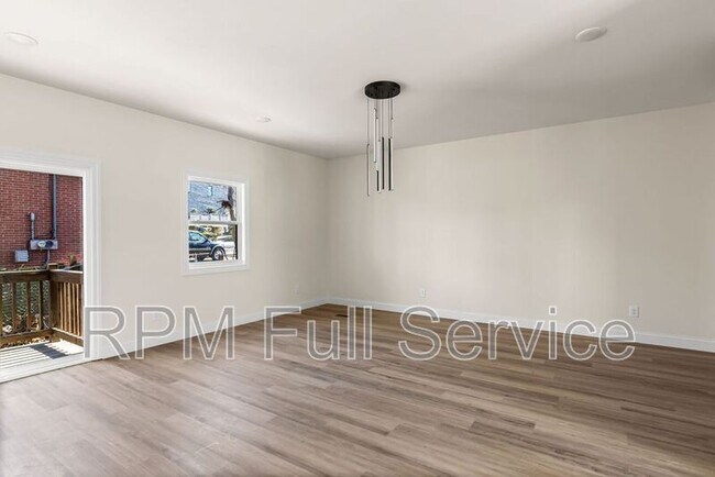 Building Photo - 2134 25th Ave N