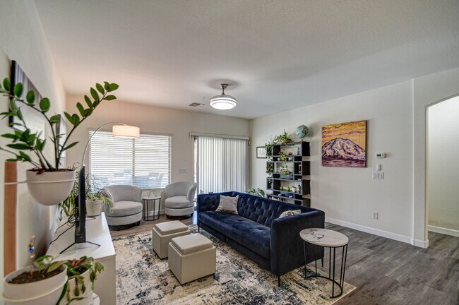 Building Photo - Del Rio Ranch Beauty