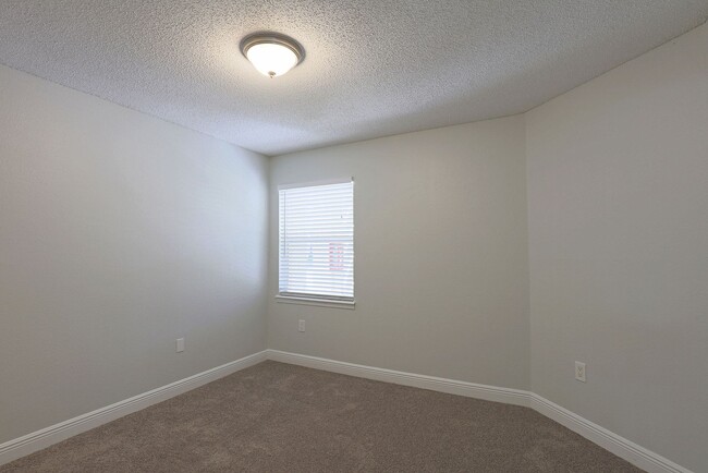 Building Photo - Venetian Palms 12670-2203