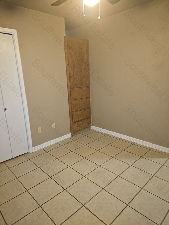 Building Photo - 613 N Avenue Q